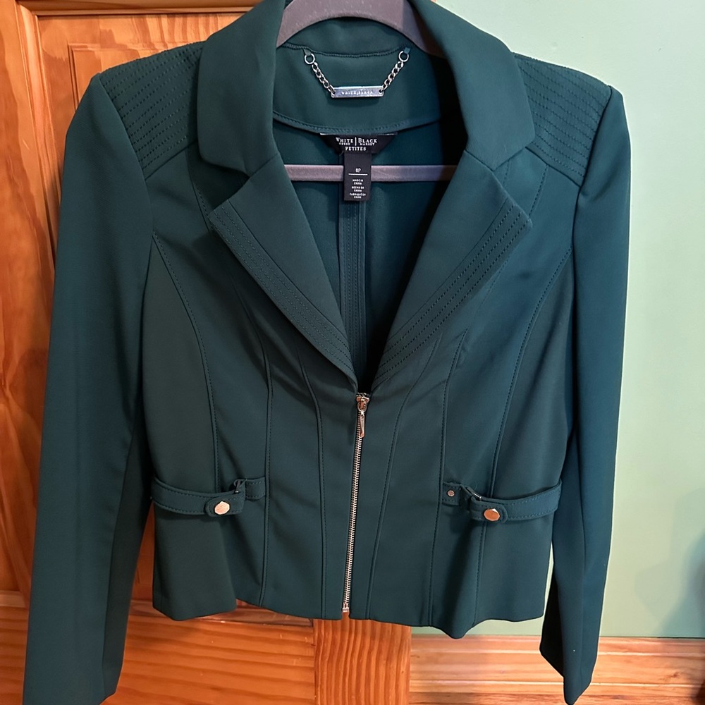 Gorgeous White House Black Market Emerald Green Cropped Jacket